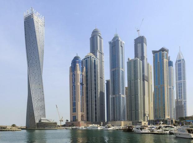 Les 73 étages de la Dubai Cayan Tower sont tordus à 90 degrés de bas en haut