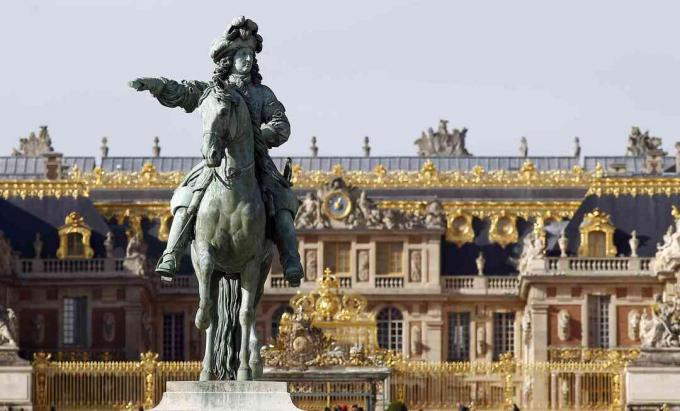 Château de Versailles statue du roi Louis XIV