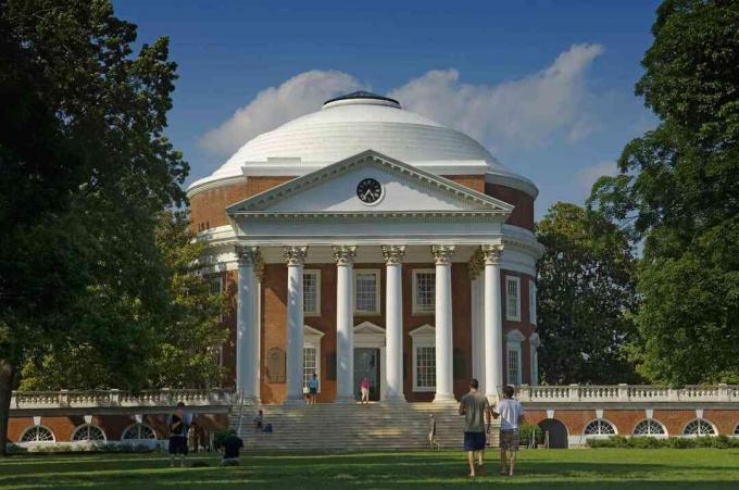 États-Unis, Virginie, Université de Virginie Rotunda et village académique. Fondé par Thomas Jefferson; Charlottesville