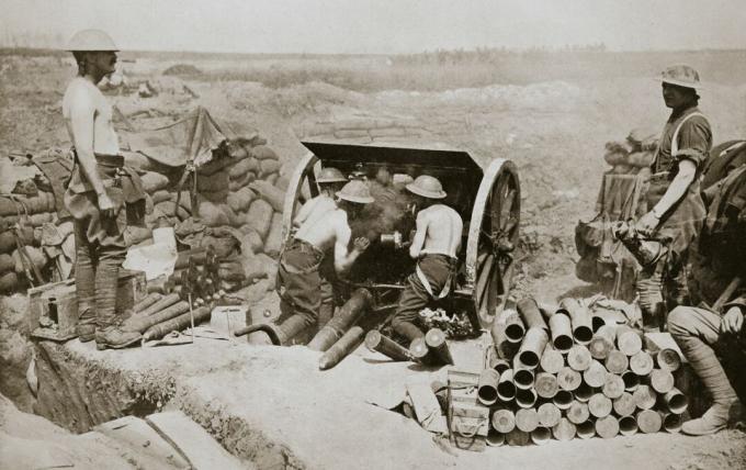 Travail à chaud à la campagne de la Somme des canons France Première Guerre mondiale 1916