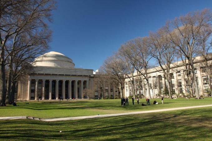 Killian Court et le Grand Dôme au MIT