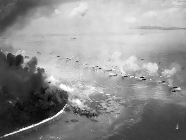 Les Marines américains débarquent sur Peleliu