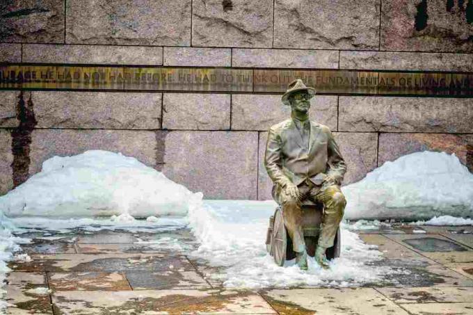 FDR dans son fauteuil roulant