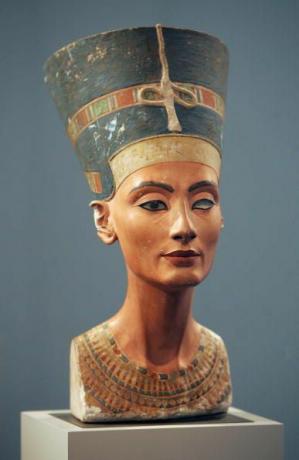 Buste de 3400 ans de la reine égyptienne Néfertiti.