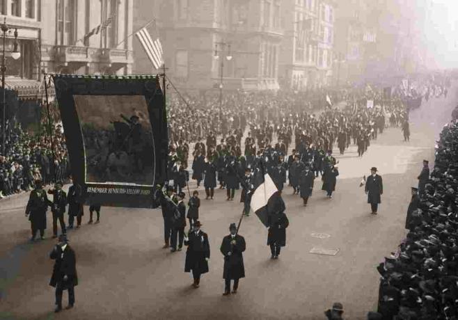 Photographie du défilé de la Saint-Patrick de 1919