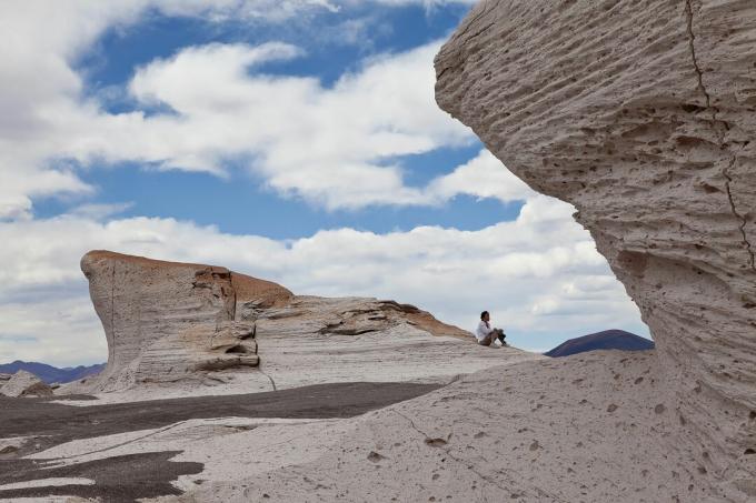Les éruptions volcaniques peuvent former de vastes lits de pierre ponce, comme ce champ de pierre en Argentine.