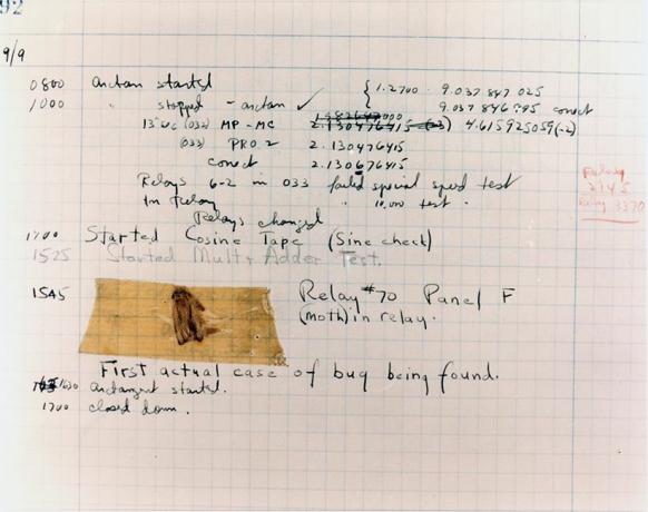 Le premier insecticide informatique trouvé coincé entre les points du relais n ° 70, panneau F, du calculateur de relais Mark II Aiken alors qu'il était testé à l'Université de Harvard, le 9 septembre 1945