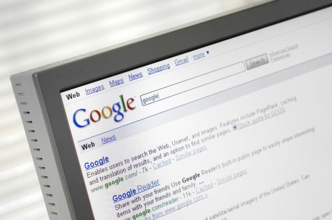 Page du moteur de recherche Google avec les résultats de la recherche affichés sur un écran d'ordinateur