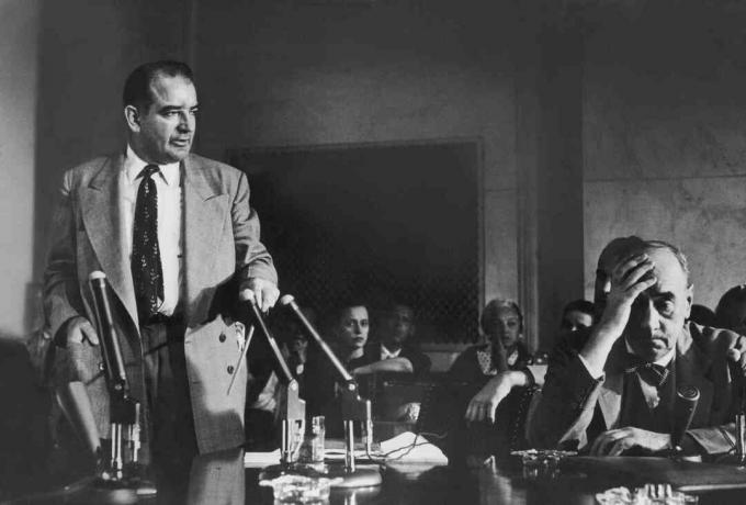 photographie du sénateur Joseph McCarthy et de l'avocat Joseph Welch