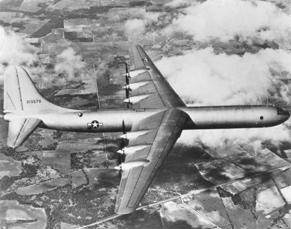 XB-36 Peacemaker, premier vol