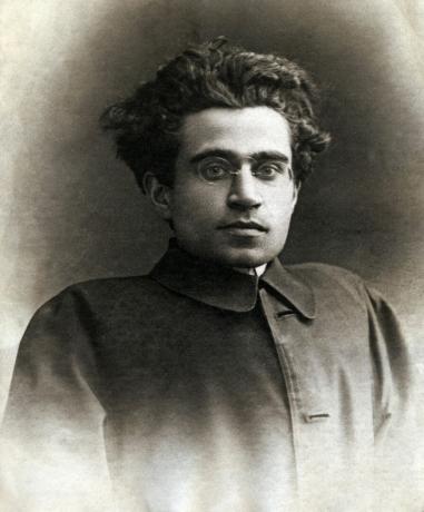 Antonio Gramsci (1891-1937), homme politique; avant d'adhérer au Parti socialiste, puis l'un des fondateurs du Parti communiste italien en 1921