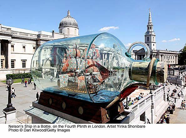 Navire de Nelson dans une bouteille sur le quatrième socle à Trafalgar Square - Yinka Shonibar