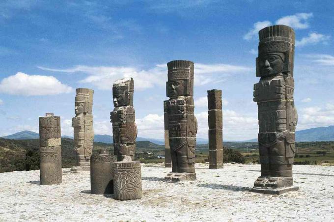 Guerriers atlantes, Temple de Quetzalcoatl, site archéologique de Tula, Mexique, civilisation toltèque