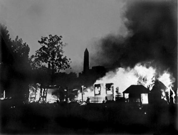 Un campement d'anciens combattants de l'armée bonus à Washington, D.C. incendié en 1932