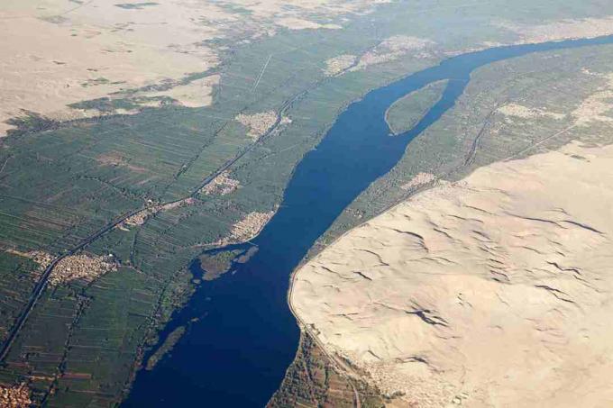 Vue aérienne du Nil près d'Assouan
