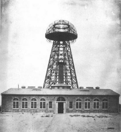 Tour de transmission d'électricité sans fil du laboratoire Wardenclyffe de Nikola Tesla