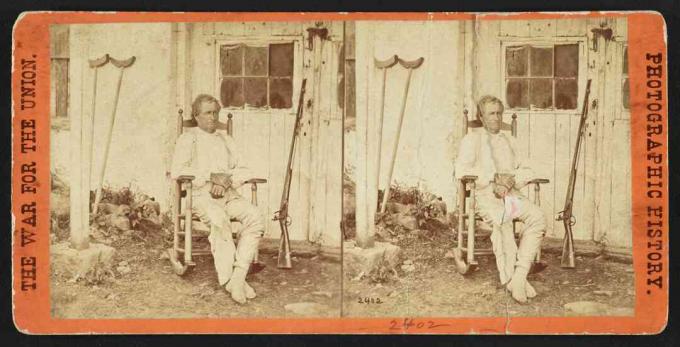 John Burns, un civil du héros de Gettysburg, photographié par Mathew Brady, représenté sur une carte stéréoscopique.