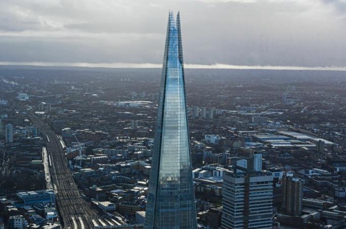 The Shard skyscraper in London, Renzo Piano, Sharp, Crystal Pyramid, Angled Glass Fadade, 2012