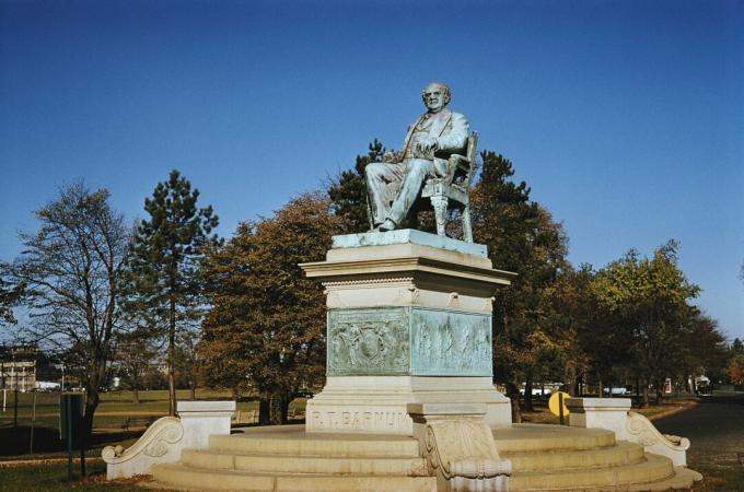 Statue de PT Barnum