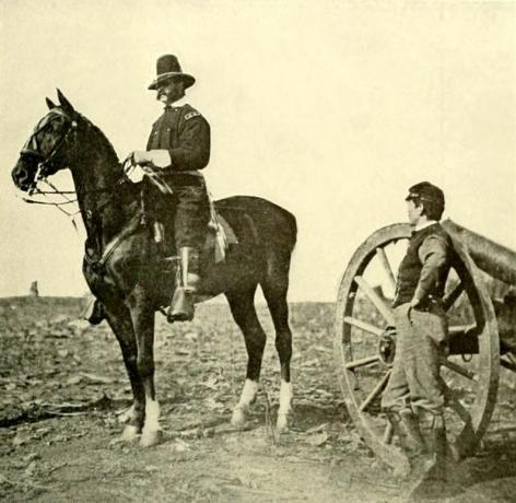 Photo d'Ambrose Burnside à cheval.