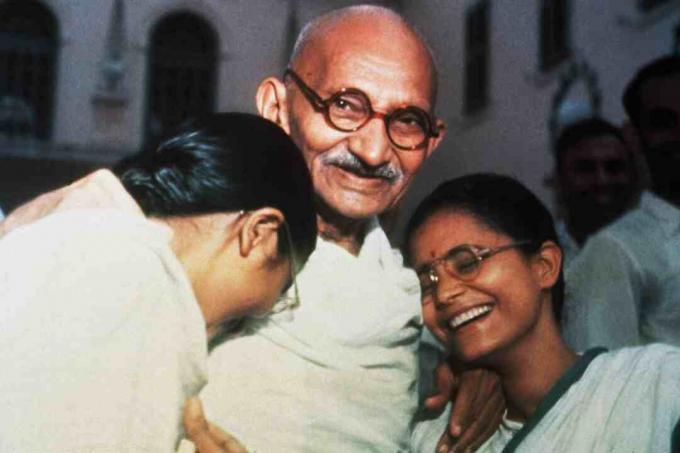 Mahatma Gandhi avec ses petites-filles