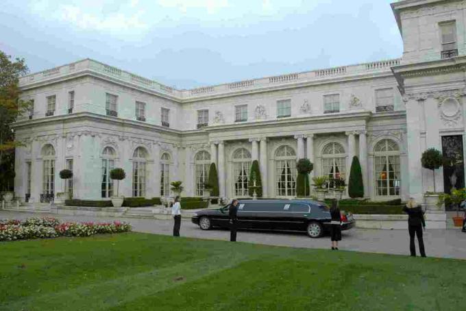 Limousine en face de Rosecliff Mansion à Newport, Rhode Island