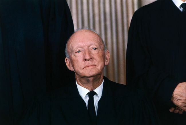 Juge de la Cour suprême, Huge L. Noir.