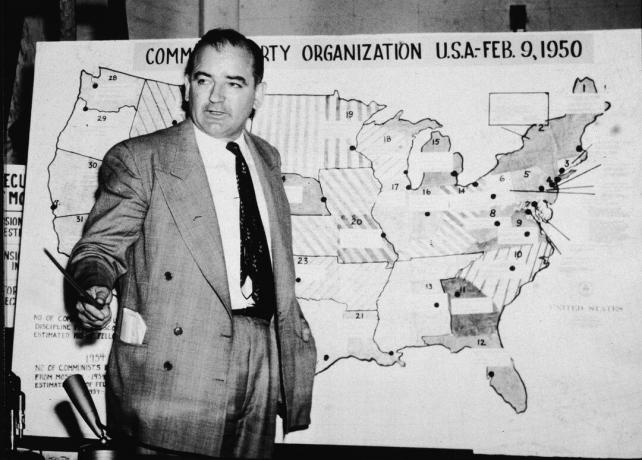 Photographie de Sen. Joseph McCarthy sur une carte