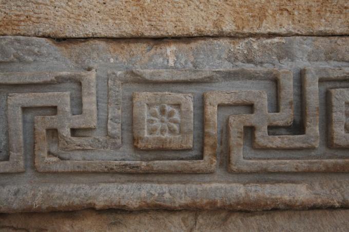 Modèles de croix gammée sculptés dans le Temple d'Hadrien, Turquie.