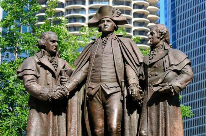 Statue de Robert Morris, George Washington et Haym Salomon repose sur Wacker Drive, Chicago, Illinois, États-Unis