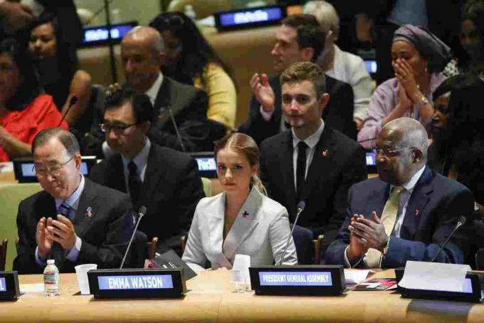 Emma Watson assise aux Nations Unies pour le lancement de la campagne HeForShe.