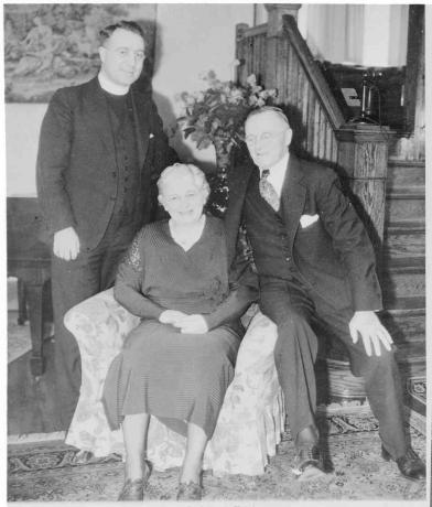 Portrait de Charles E. Coughlin et ses parents