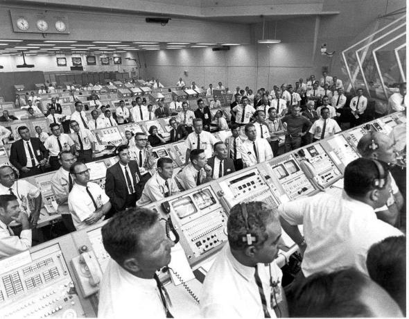 US-APOLLO 11-CONTROL ROOM